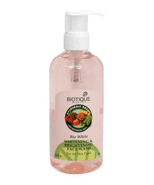 BIOTIQUE WHITE WHITENING &amp; BRIGHTENING FACEWASH 300 ML 